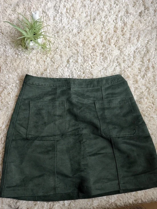 Soft faux suede Old Navy Forest Green Faux Suede Front-Zip A-Line Mini Skirt wit - Picture 6 of 7